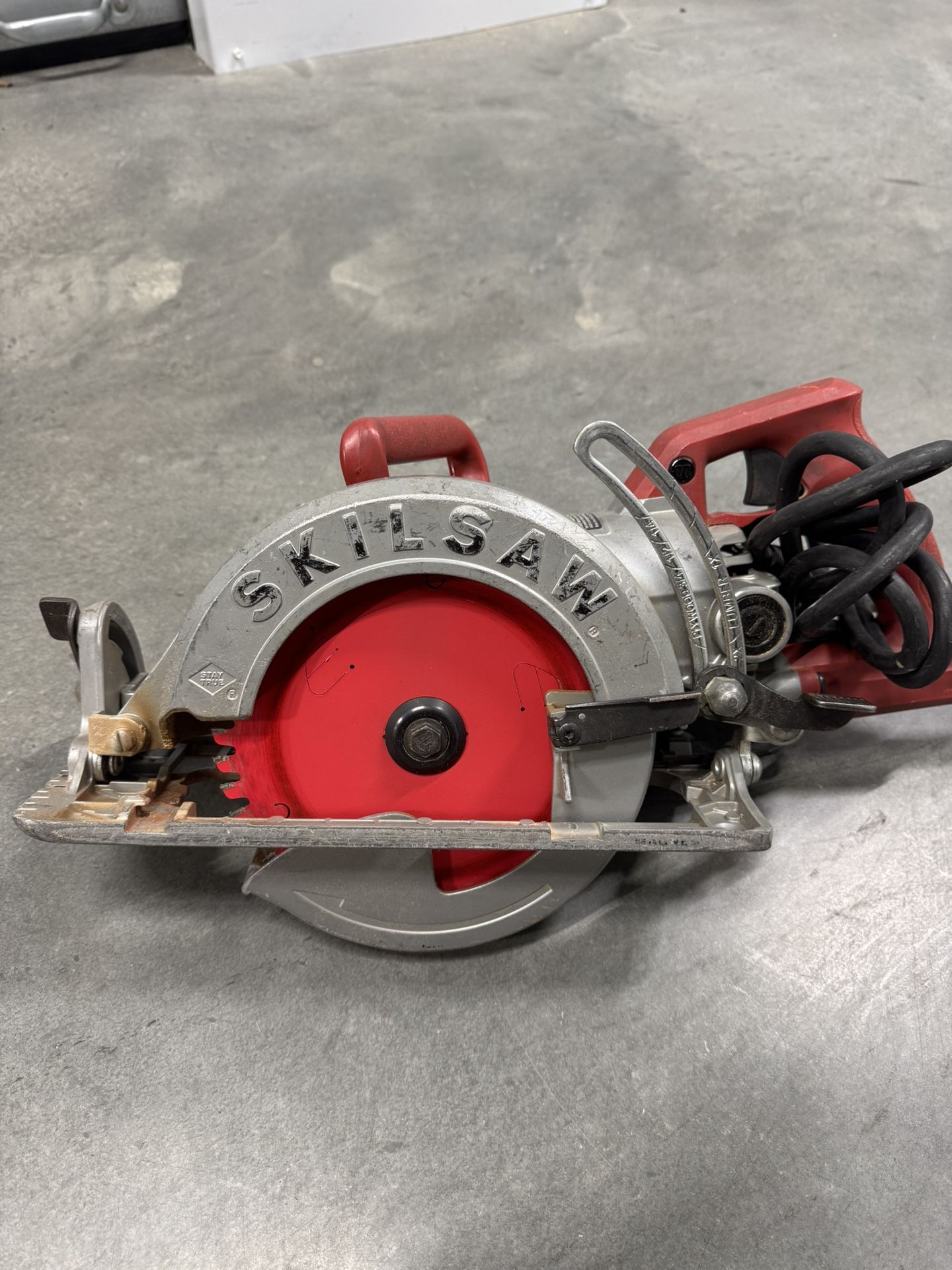 Mag 77 Skilsaw 7 1/4” Worm Drive