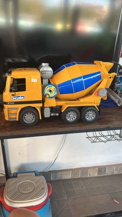 2001 Bruder Mercedes Cement Mixer Truck