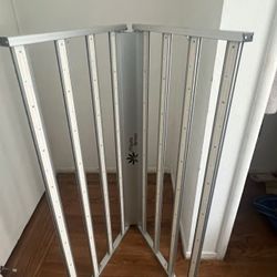 Medic Grow Fold 8 LED Grow Light – Like New (Only Used for One Grow)