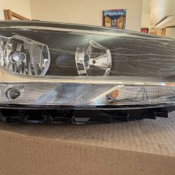 New Unused Jetta Passenger Headlight Assembly Eagle Eyes 5C7 941 006