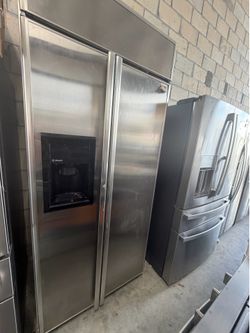 Refrigerator GE built in