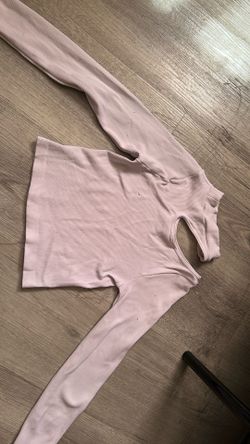 Short shirt with long sleeve