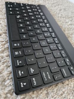 Wireless Bluetooth keyboard for tablets