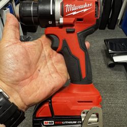 MILWAUKEE 18v Drill With Battery 