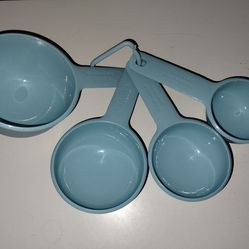 KitchenAid - Set of 4 - Nesting Measuring Cups - Aqua / Sky Blue EUC