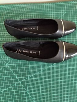 Black flat shoes by Anne Klein US size 8.5