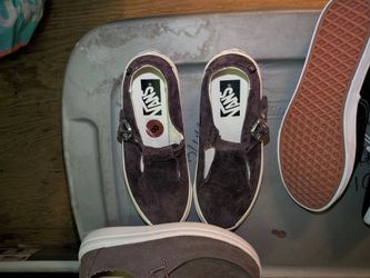 NEW WOMENS VANS SIZE 8