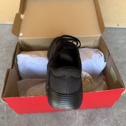 Men’s Reebok size 9