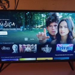 Smart 32-in TV Just Like New With Remote Works Perfect $60