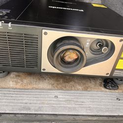 Panasonic PT-RZ570 WUXGA Laser Projector 5400 Lumens Tested Working