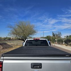 Realtruck Hard Bed Cover 