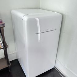 White Retro Mini Fridge 