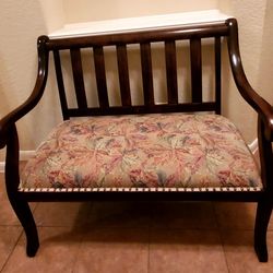 Traditional Style Settee. Hall Bench With Arms