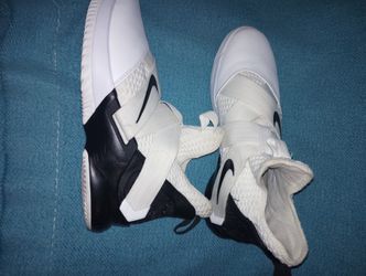 Lebron shop soldier 12s