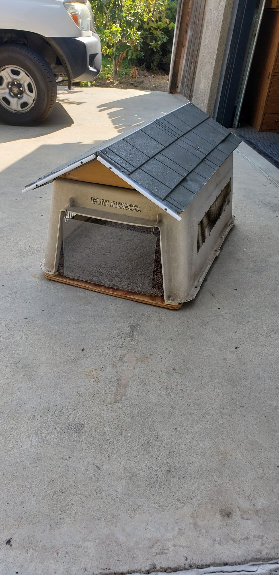 Reworked medium to large size doghouse