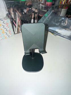 Adjustable phone stand