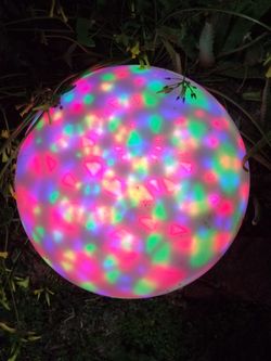 Solar gardens light orb