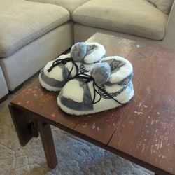 Unisex Fluffy Slippers By Dior And Nike Size 5 Used Barely Often 