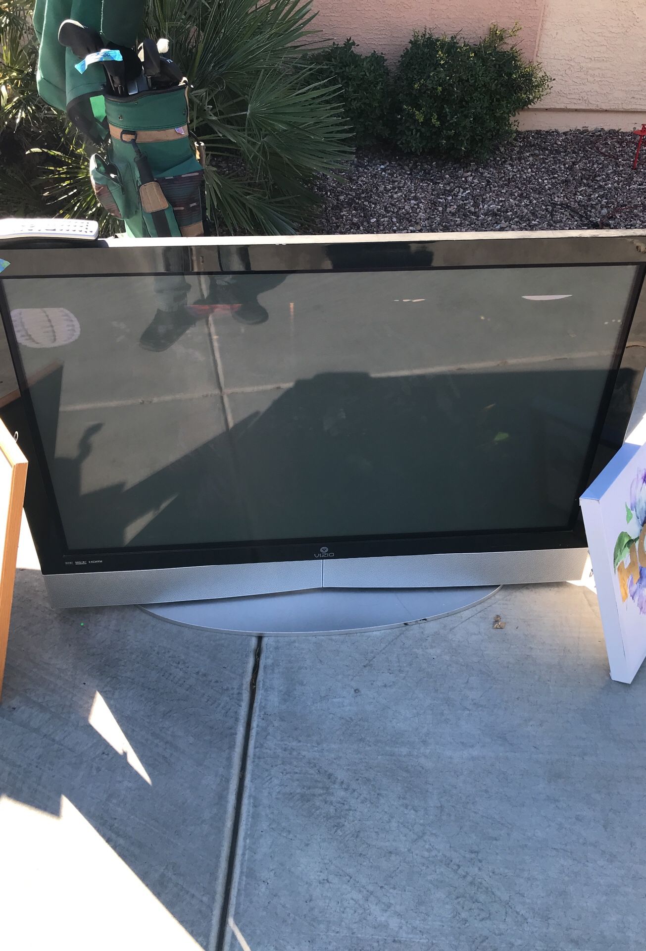 50” TV Vizio Plasma.