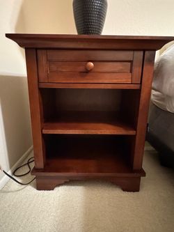 LIKE NEW POTTERY BARN nightstands (2)