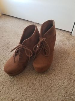 Bootie wedges size 6 super cute