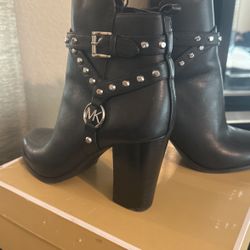 Micheal Kors Boots
