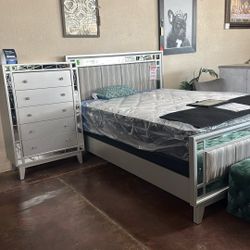 Queen Bed And Chest 