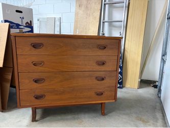 Mid Mod Dresser