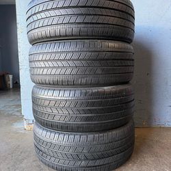 215/50/17. Michelín