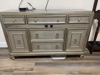 Cabinet/dresser