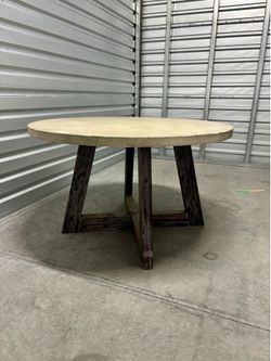 Round dining table - FREE DELIVERY 🚚