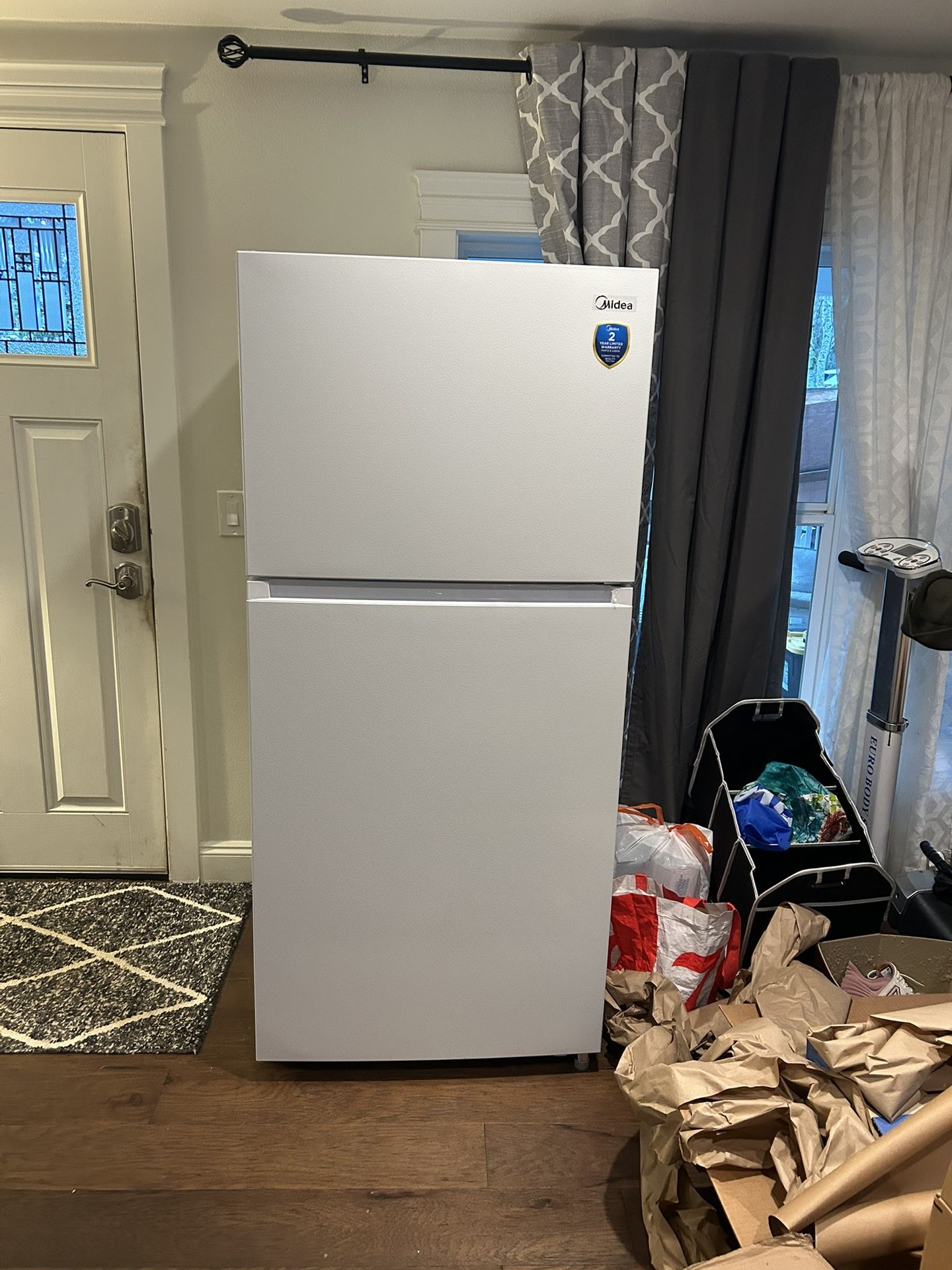 New Fridge! A Few Weeks Old 28 Cu Feet