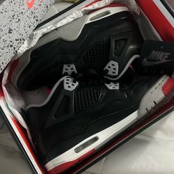 AIR JORDAN 4 RETRO (Black/fire Red-cement Grey)