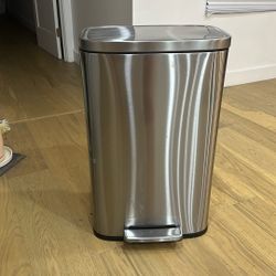 Step Trash Can - 26’ H x 15’ W x 8’ D