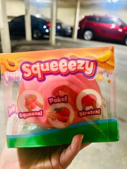 Squeezy Jumbo peach new in box
