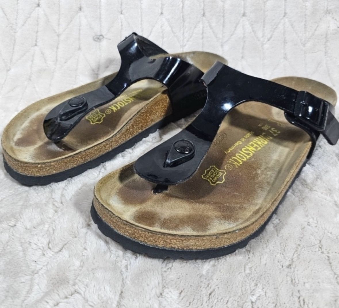 Birkenstock Gizeh Women's Patent Leather Size 6.5/37 In excellent condition