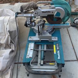   Malita  Wst01  Dxt Table saw  With cover