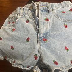Women’s Cotton: On High Rise Denim Shorts With Strawberries Size 4