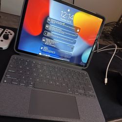 iPad Pro 11inch With Keyboard Case!