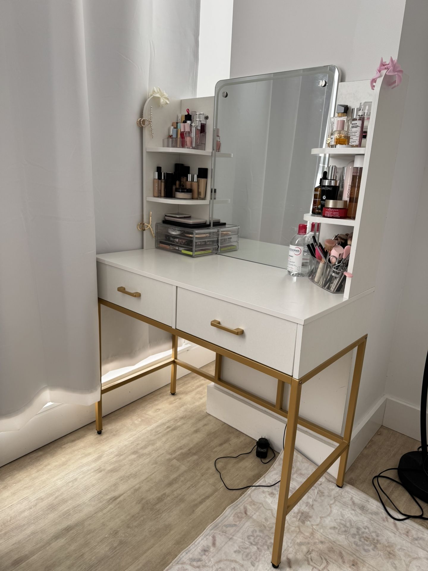 Modern White & Gold Makeup Vanity with Shelves and Mirror – Excellent Condition