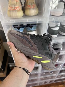 Yeezy 700 “Mauve”