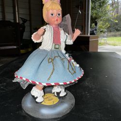 Madame Alexander resin figurine "1950 Sock Hop" circa 2000 poodle skirt