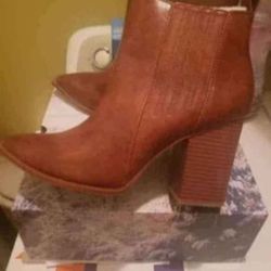 Brand New womans size 10 pointed toe slip on booties/Block heel Faux leather

