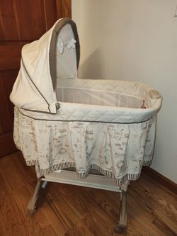 DELTA CHILDREN MUSICAL BABY BASSINET
