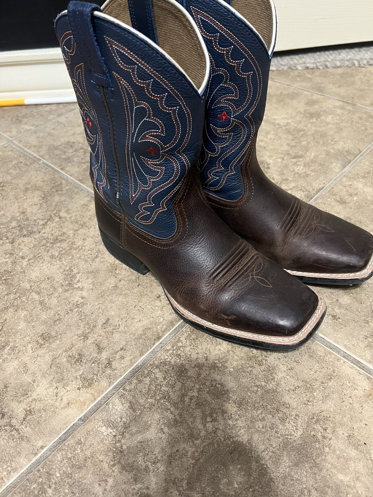 Boy Boots Size 4 Ariat