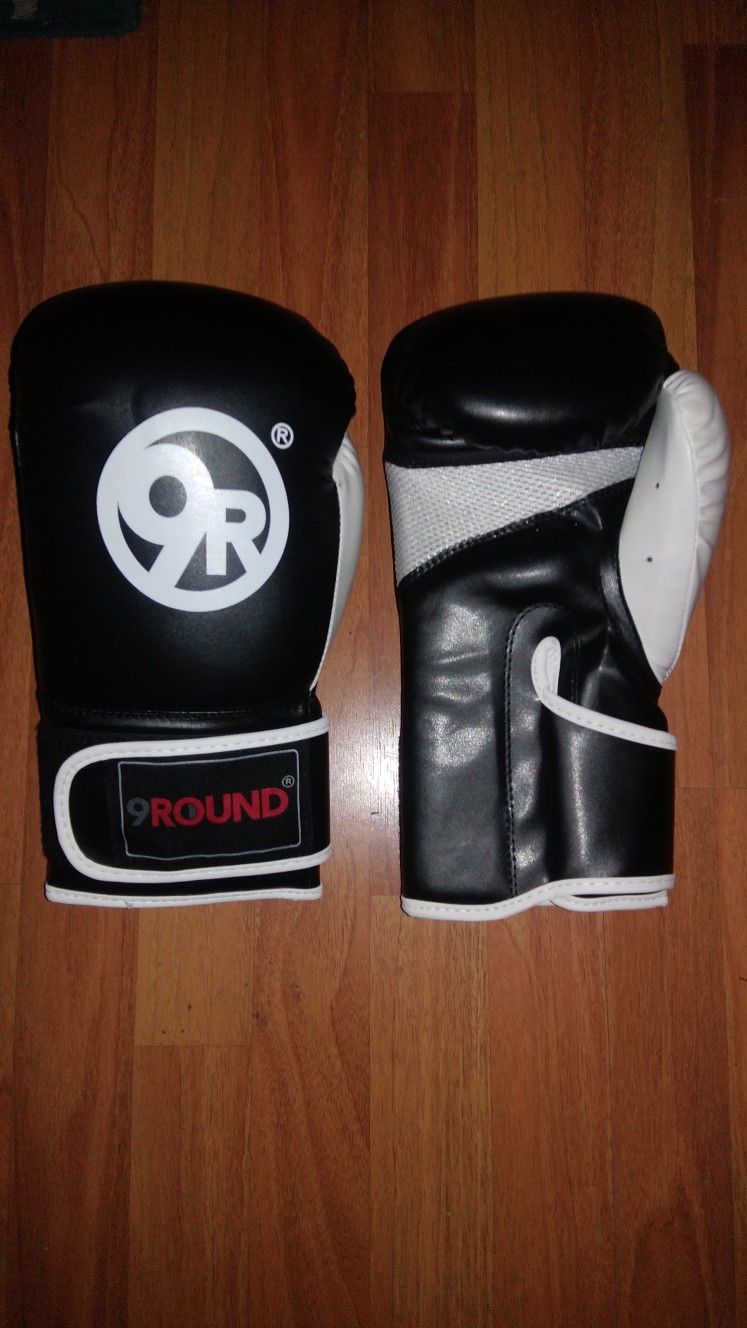 9 Round Heavy Bag Workout Gloves