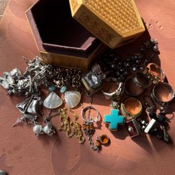 Random Jewelry In Box 