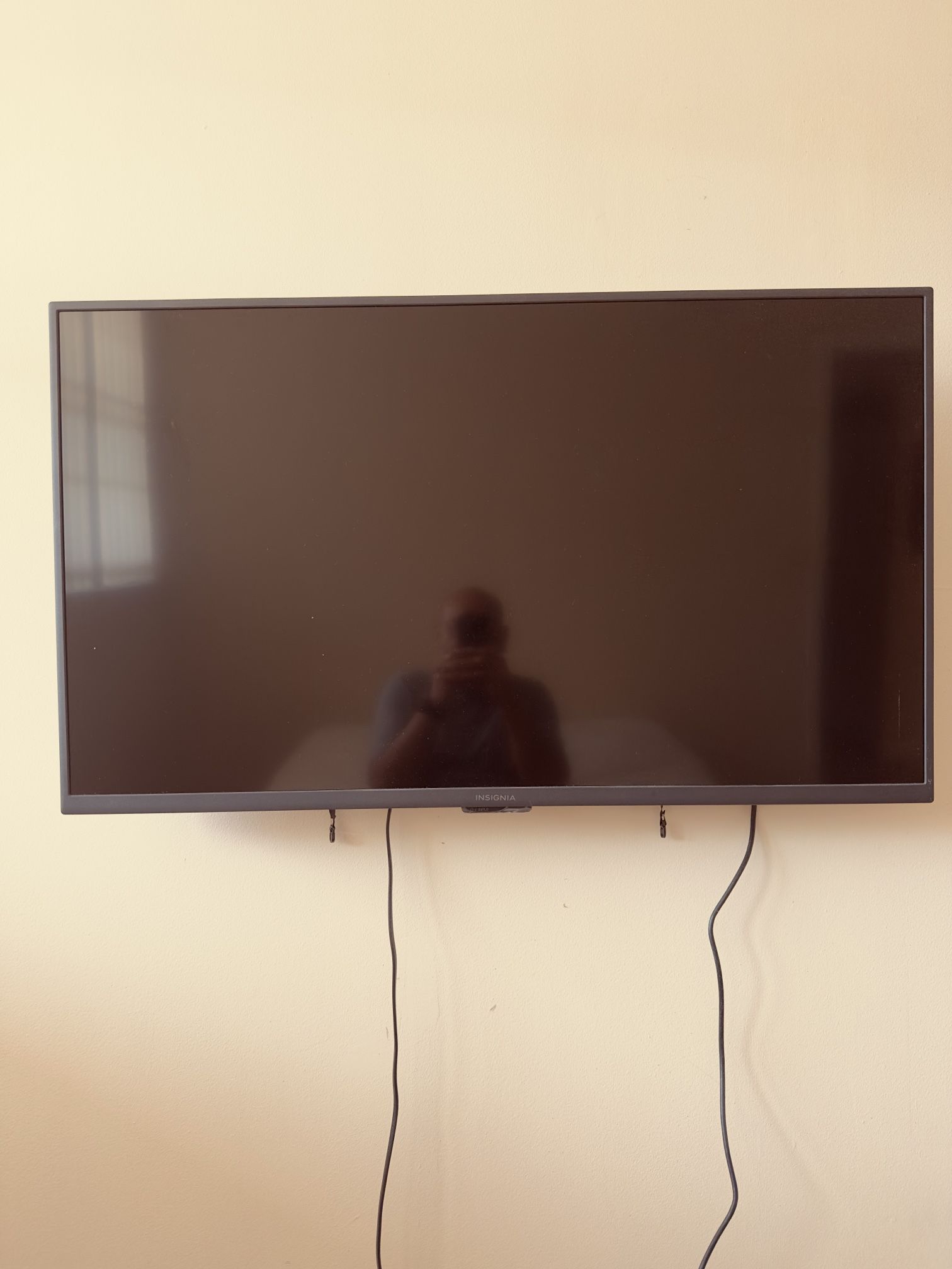 Insignia 35 Inch Tv $40