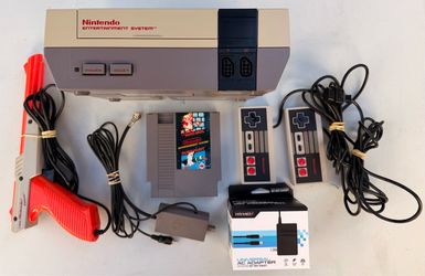 NES, 2 Controllers, Zapper Gun & Mario/Duck Hunt!