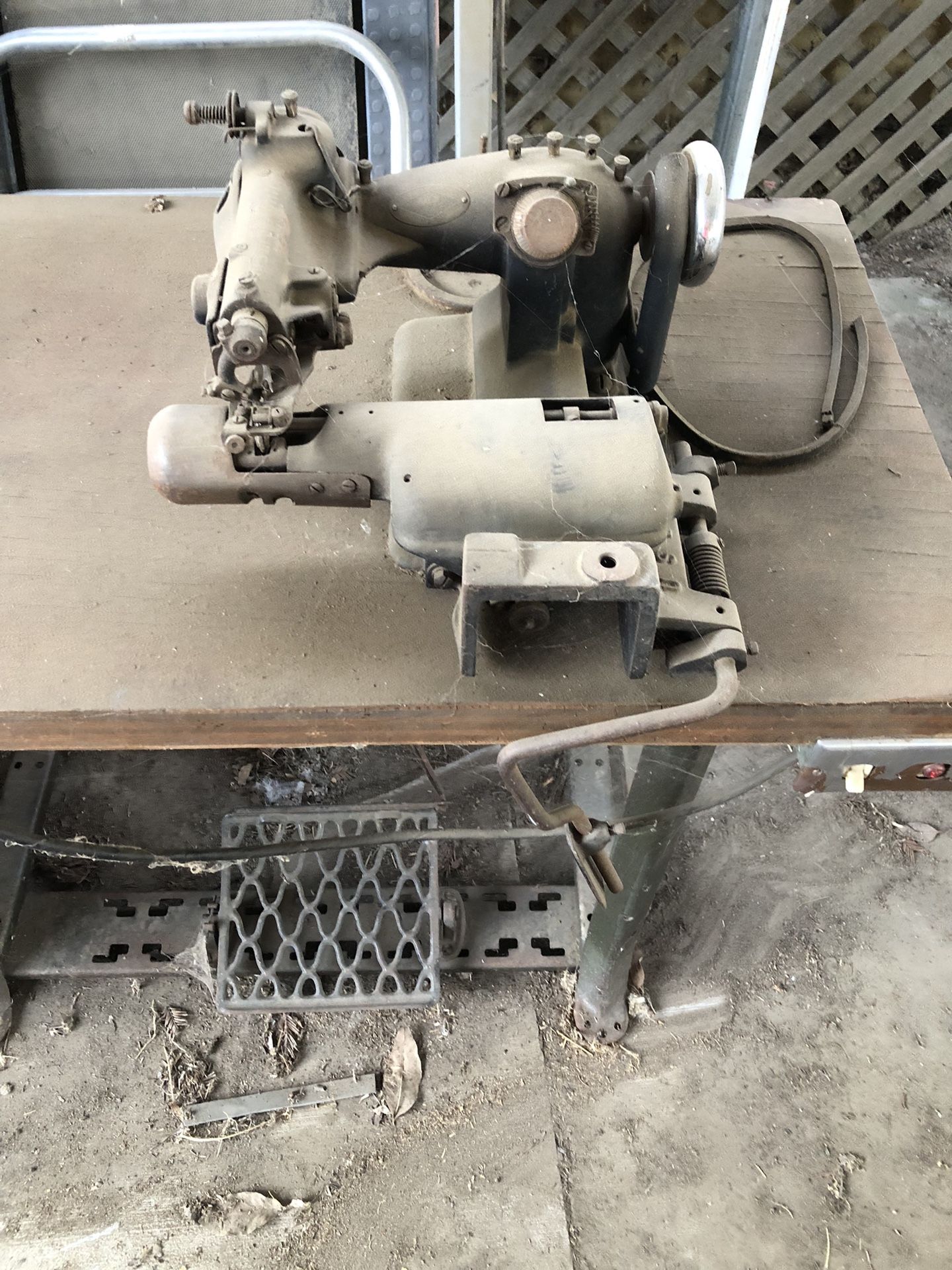 Industrial Sewing Machine